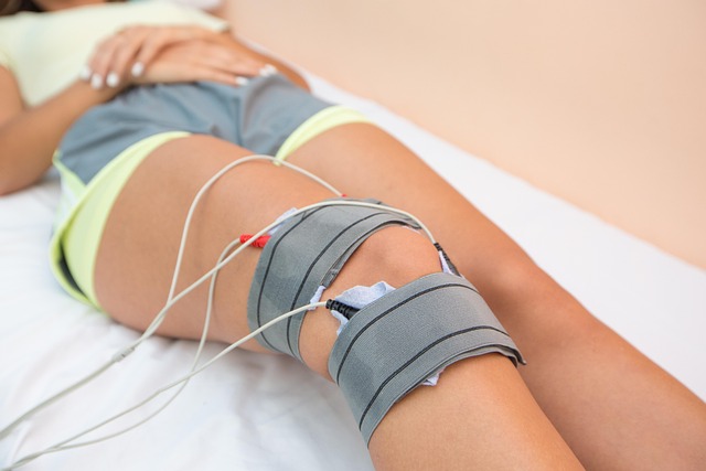 Riabilitazione del ginocchio con attrezzatura in studio